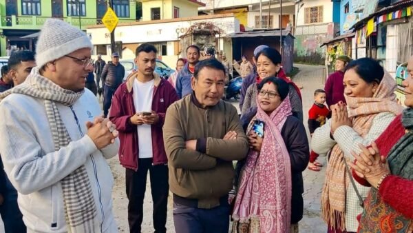 मुख्यमंत्री धामी ने मुनस्यारी में आईटीबीपी जवानों और स्थानीय लोगों के साथ की मॉर्निंग वॉक
