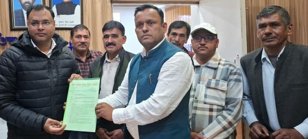 गुनियाला के ग्रामीणों ने उठाई आवाज, भू-स्खलन का हो स्थाई समाधान