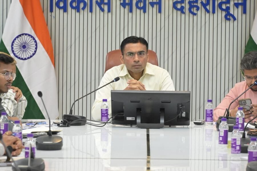 प्रधानमंत्री के देहरादून दौरे को लेकर तैयारियां पूरी, अलर्ट मोड में जिला प्रशासन, जोनल मजिस्ट्रेट संग डीएम सविन बंसल की अहम बैठक, कहा –  प्रोटोकॉल के अनुसार रहे व्यवस्था, सेफ्टी सर्टिफिकेट अनिवार्य 