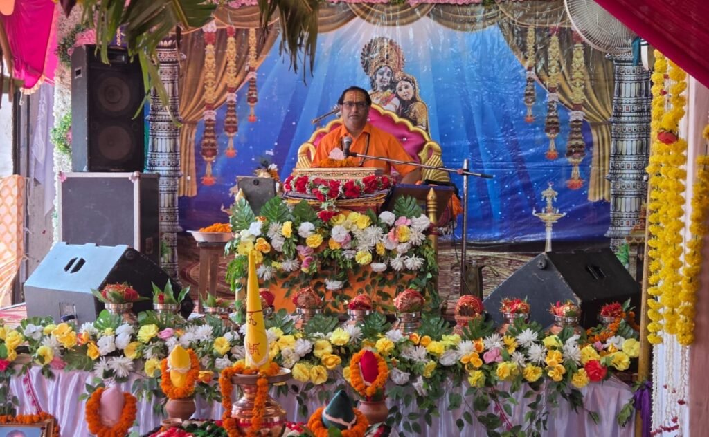 कोटद्वार में पुरुषोत्तम मास के अवसर पर श्रीमद्भागवत कथा का शुभारंभ, कलश यात्रा में उमड़ी श्रद्धालुओं की भीड़