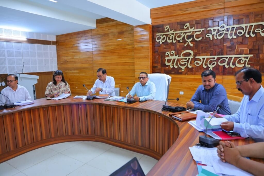 मानसून से पहले अलर्ट मोड में पौड़ी प्रशासन, आपदा तैयारियों का प्रभारी सचिव दिलीप जावलकर ने लिया जायज़ा