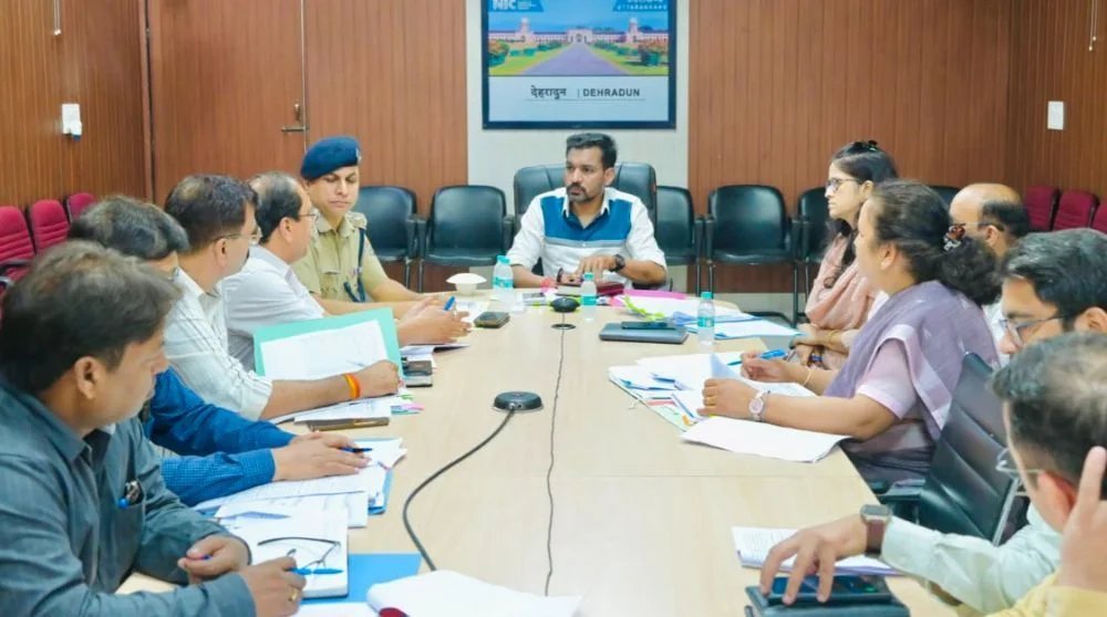 नशे के सौदागरों पर कसेगा शिकंजा : हॉटस्पॉट क्षेत्रों का जीआईएस विश्लेषण कर होगी सर्जिकल स्ट्राइक; ड्रग्स के खिलाफ जीरो टॉलरेंसः हर युवा का भविष्य बचाना हमारी प्राथमिकता – डीएम